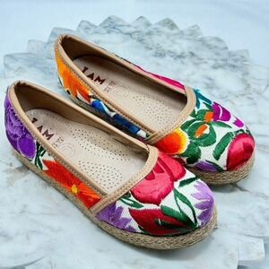 I Am Womens Embroidery Multicolor Floral Slip On Shoes Sz 7 espadrille flats